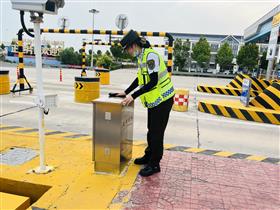 日常打扫车道卫生，保持整洁车道环境